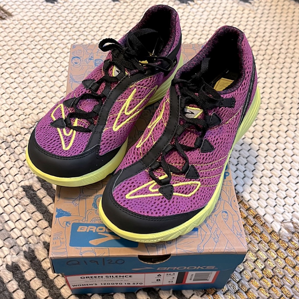 BROOKS Green Silence Sneakers / Running Shoes 6.0